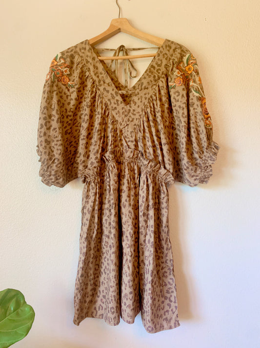 (L) NWT Leopard/Embroidery dress