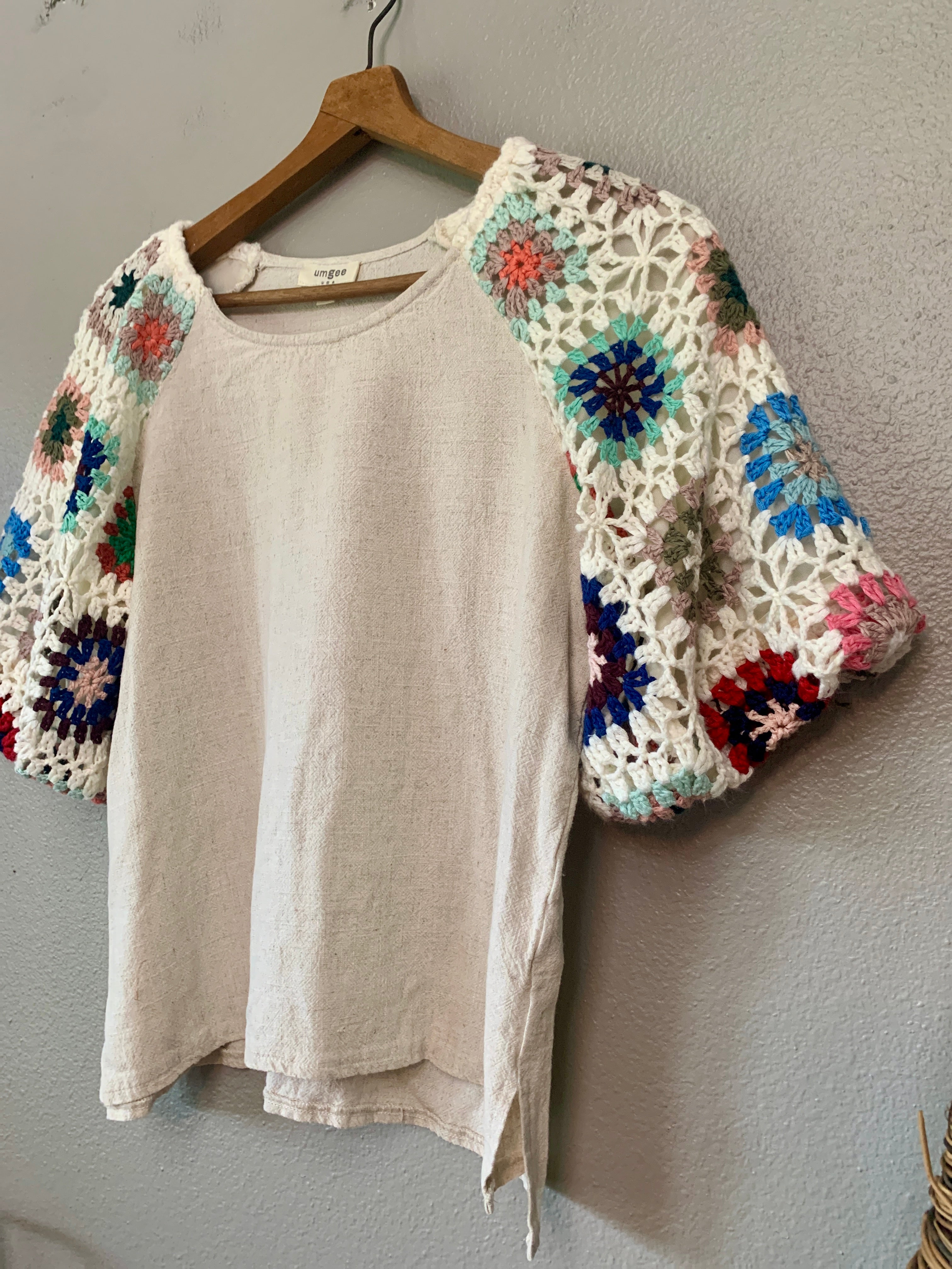 (S) Umgee Floral Crochet Sleeve Blouse
