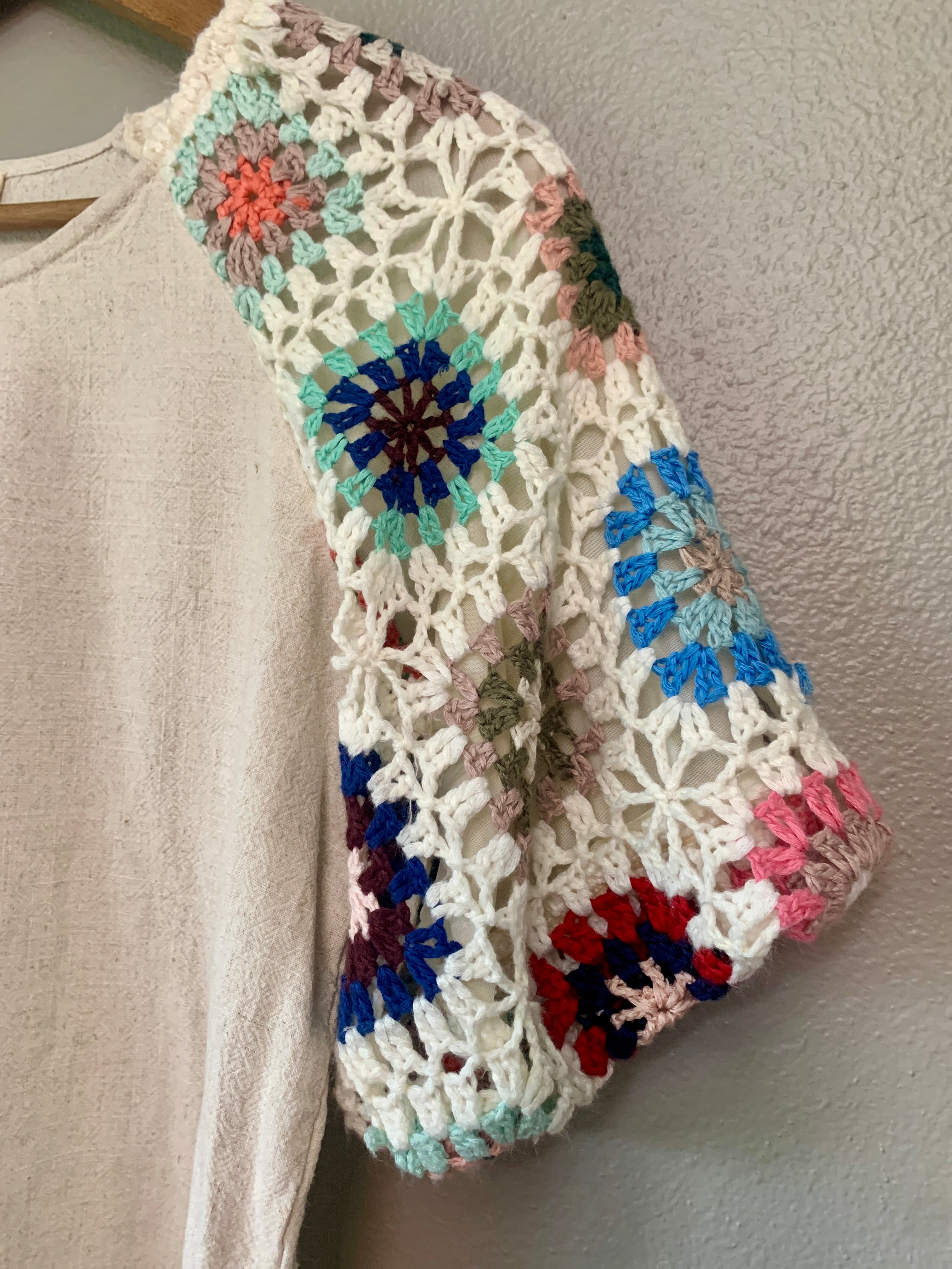 (S) Umgee Floral Crochet Sleeve Blouse