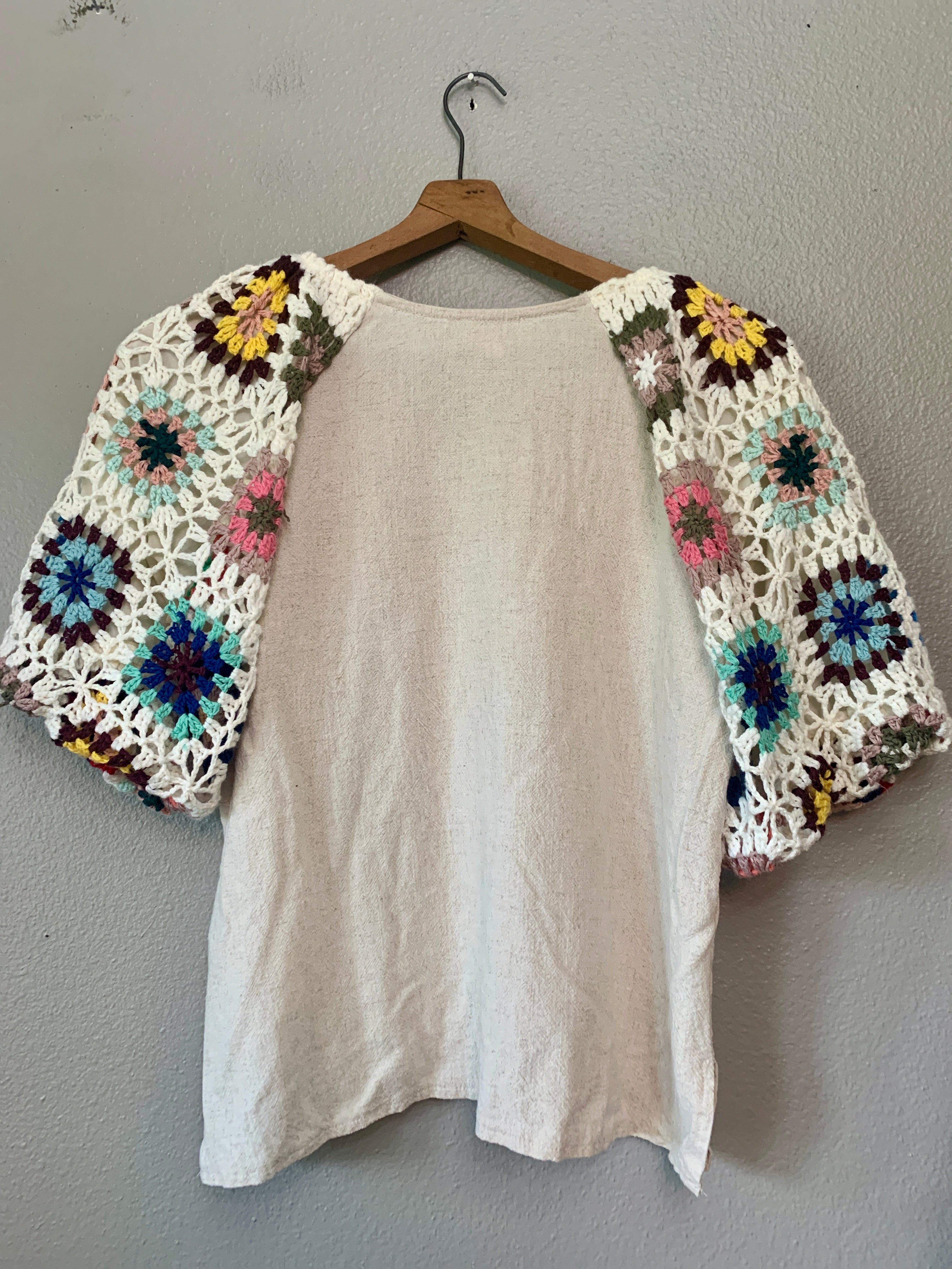 (S) Umgee Floral Crochet Sleeve Blouse